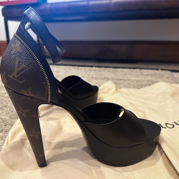 Louis Vuitton Platform heels - Picture 1 of 10
